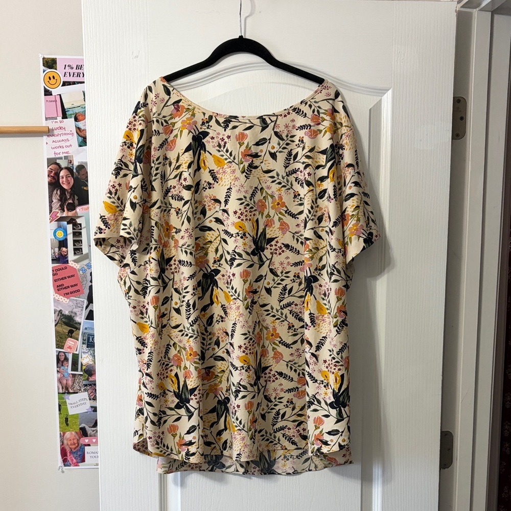 Ava & Viv Floral Women's Blouse in Cream and Black